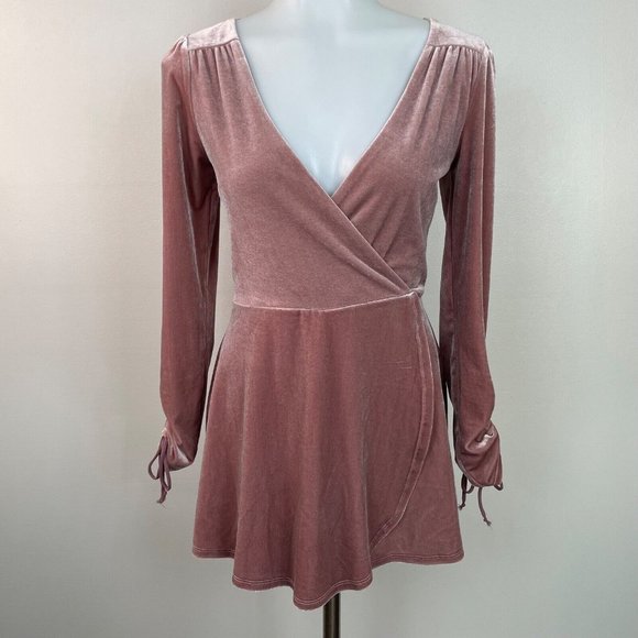Urban Outfitters Romper XS Dusty Pink Velvet Wrap-Front Long Sleeve Stretch - Picture 3 of 16